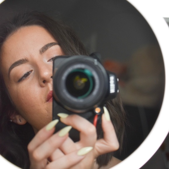 Meet your Posher, Santina - Picture 1 of 1